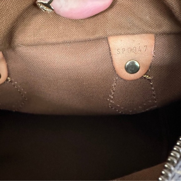 Louis Vuitton Fringed vintage Boho Handbag - Picture 7 of 12